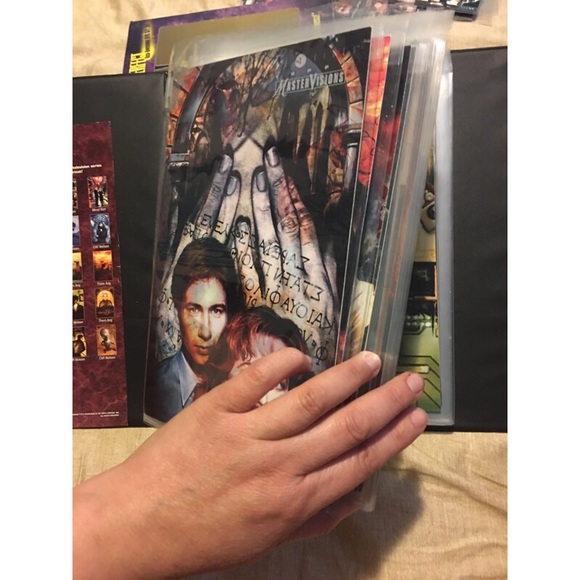 XFiles 30 pc collectors card set with binder